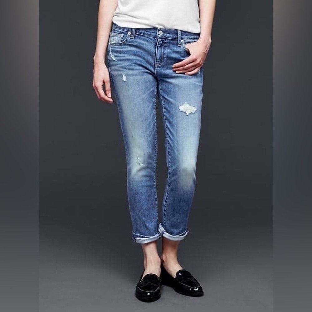 Women's Gap Mid-Rise Distressed Girlfiends Blue Jeans Size 32R